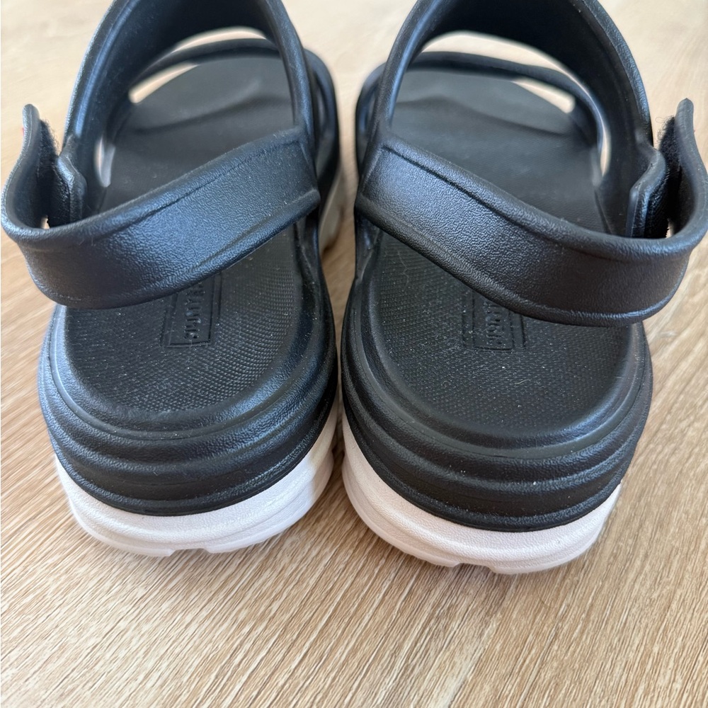 HUNTER | black bloom slimgback sandals - Picture 4 of 11